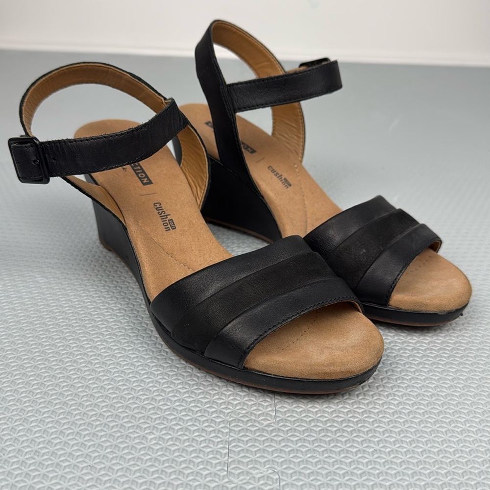 Clarks Collection Cushion Soft wedges in size 6M.